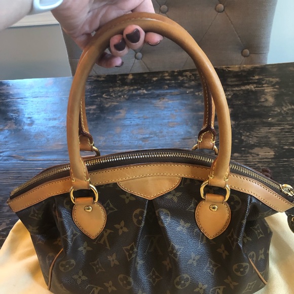COPY - ๐ฏ Authentic Louis Vuitton Tivoli PM handbag. AUTHENTICATED - Picture 9 of 17